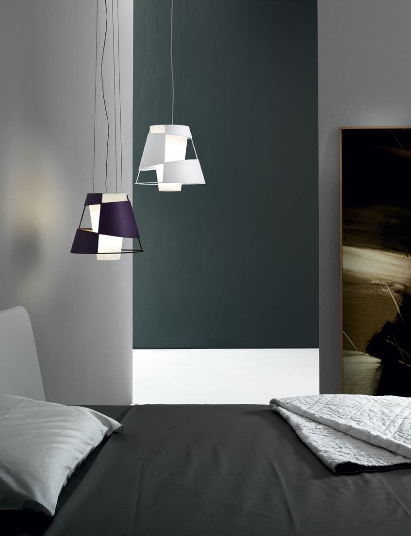 Crinolina Pendelleuchten von Pallucco in Weiß und Lila mit asymmetrisch strukturiertem Stoffdiffusor im Wohnambiente, Leuchtendesign Susanne Philippson